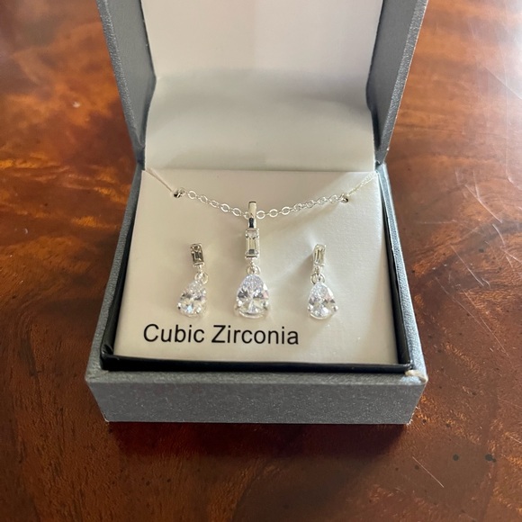 NWT New Directions Tear Drop Cubic Zirconia Necklace and Earrings - Picture 2 of 3